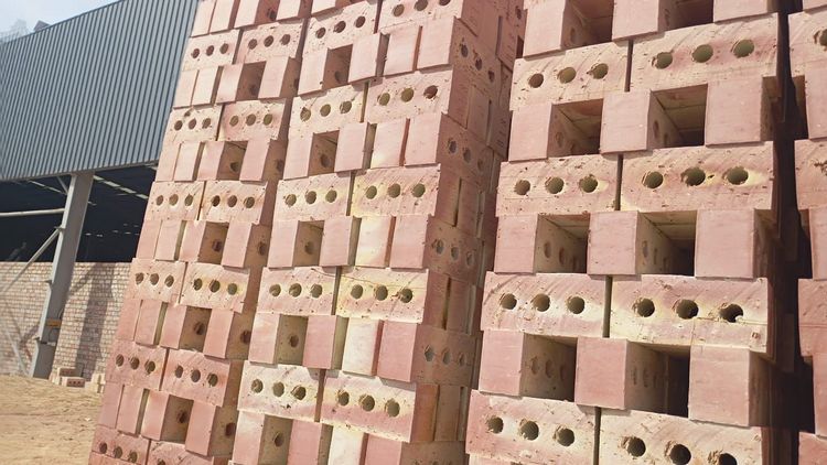 Кыргызстан айрым курулуш материалдарын импорттоого алты айга чектөө киргизет
