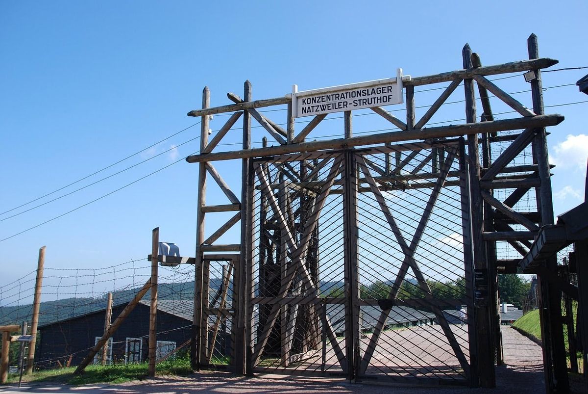 L'entrée de l'ancien camp de concentration de Natzweiler-Struthof, en Alsace