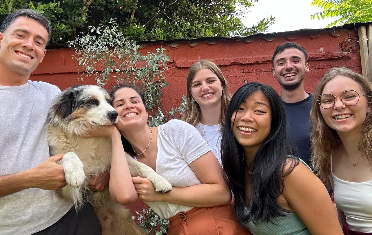 Une partie de l'équipe Odysway avec la Mascotte Tao