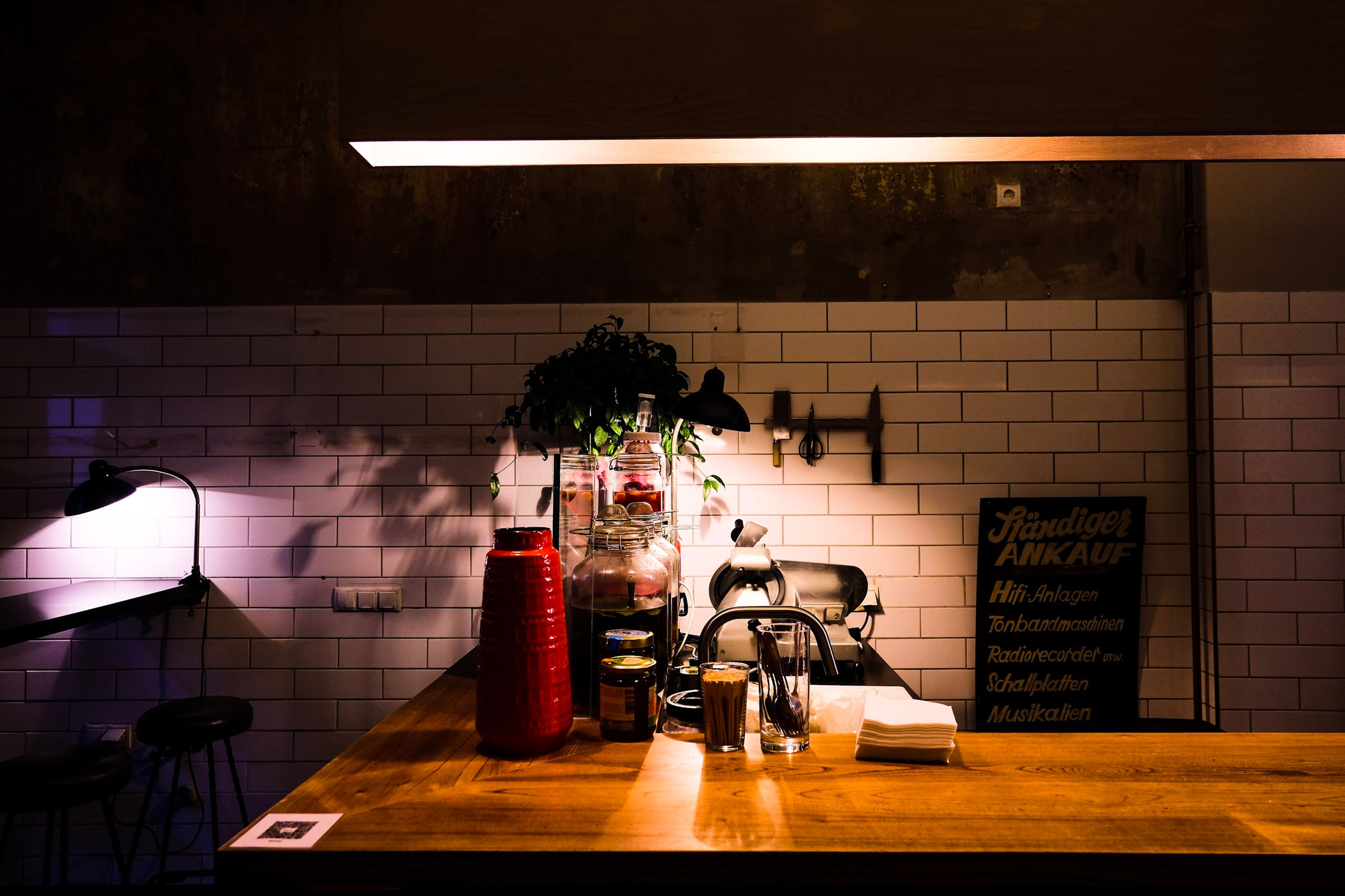 The Rad - Natural Wine Bar & Cafe – Weinbar in Berlin-Neukölln