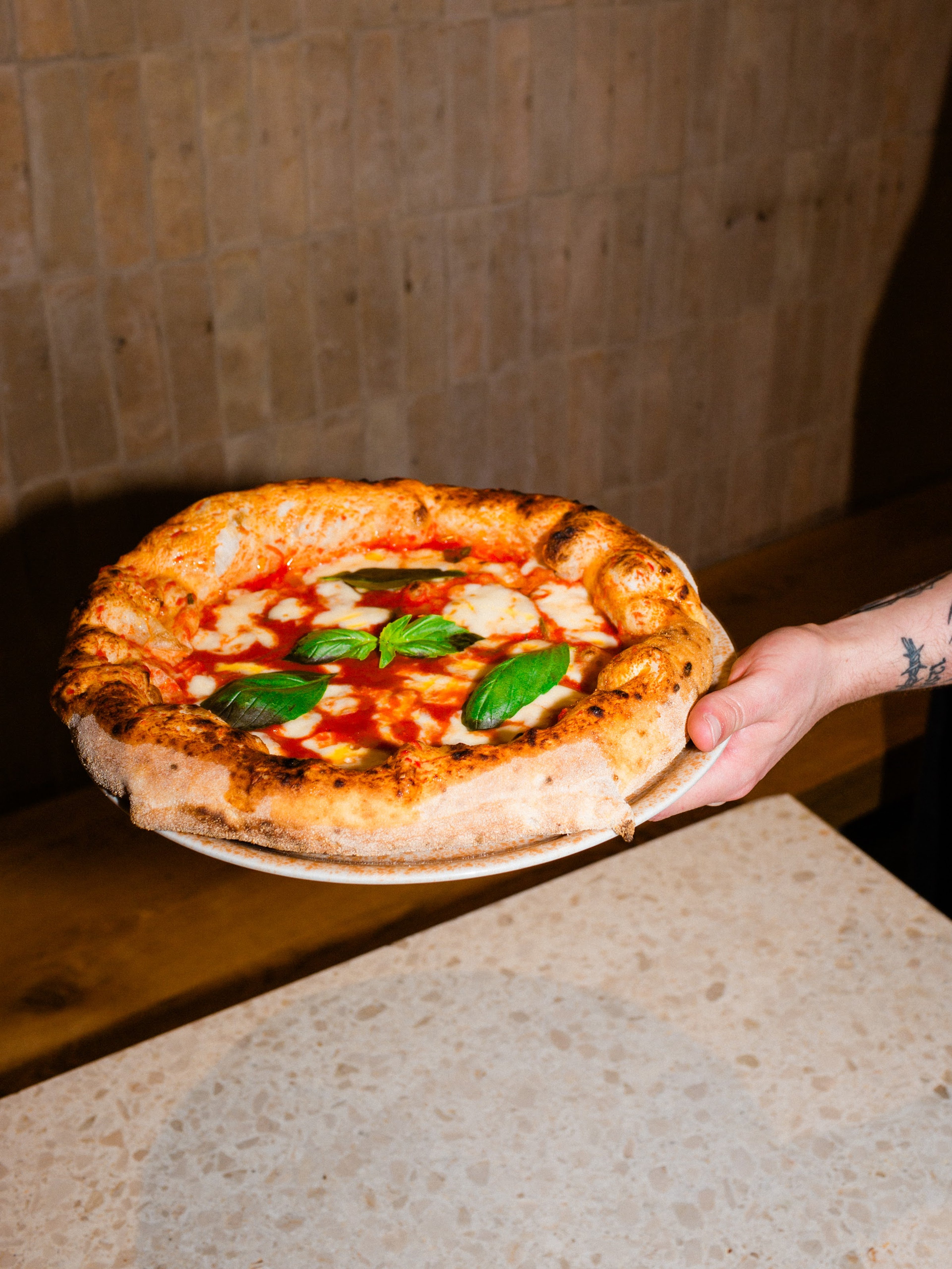 Lovebirds - Contemporary Pizza – Foto