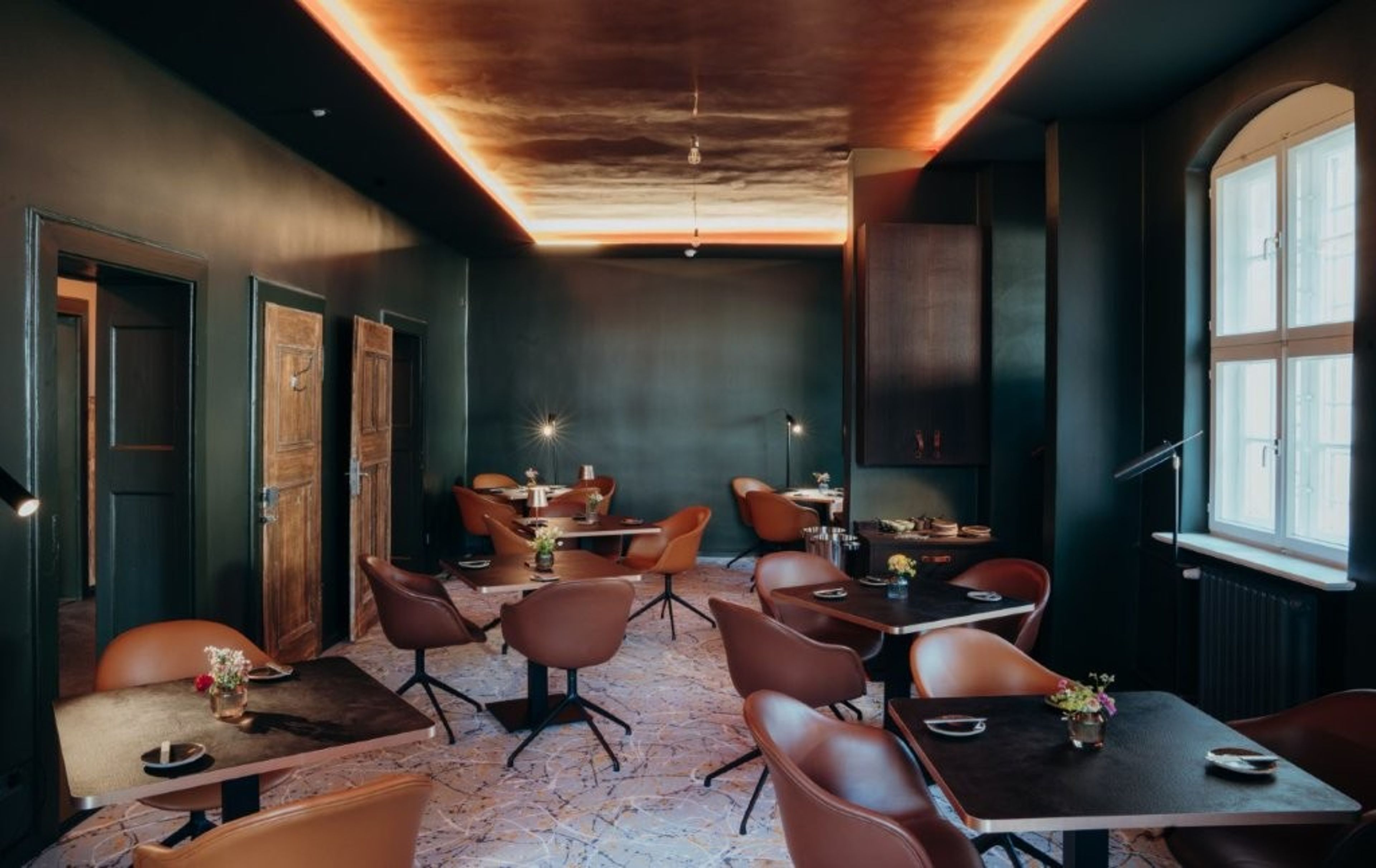 THE KNAST Restaurant
