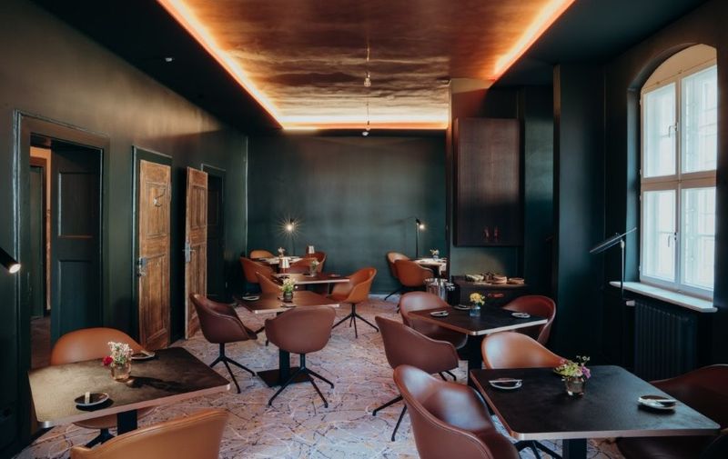 THE KNAST Restaurant
