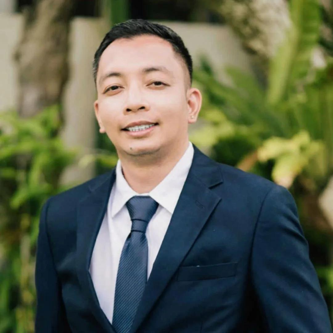 Headshot of Rover Olegario