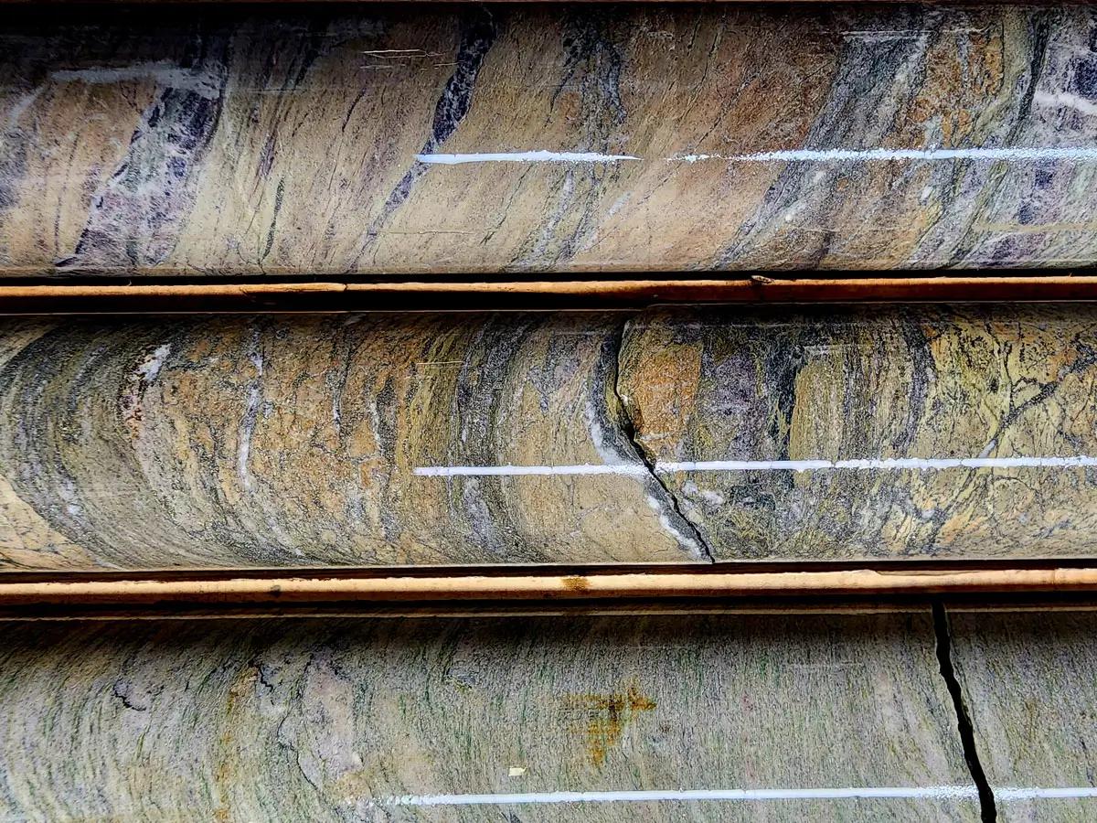 Emperor Metals startet aktualisierten NI 43-101-Bericht für Goldprojekt Lac Pelletier