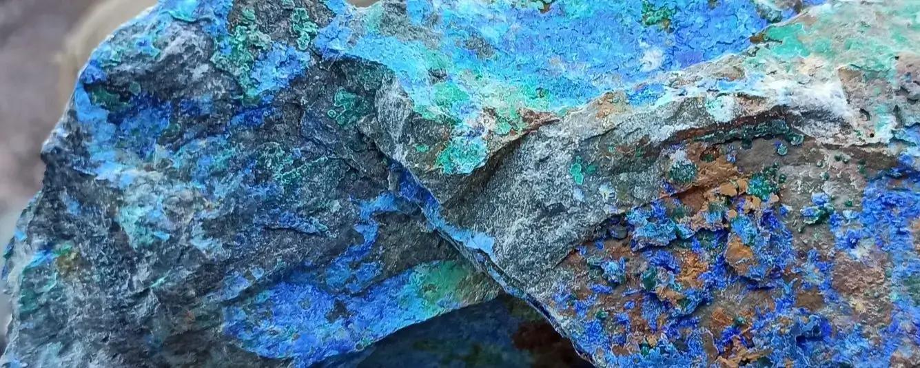 Max Resource entdeckt neue Kupfer-Aufschlüsse auf AM und vermutet großflächig durchgängige Mineralisierung