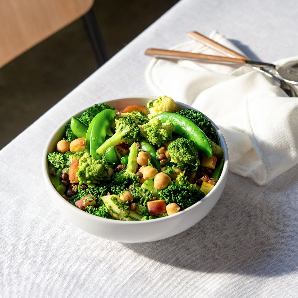 Green Boost Bowl von every mit verschiedenen Gemüsesorten.