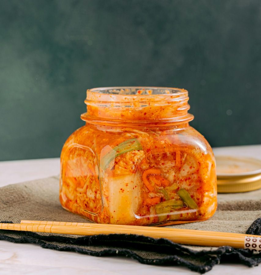 Einmachglas mit Kimchi.