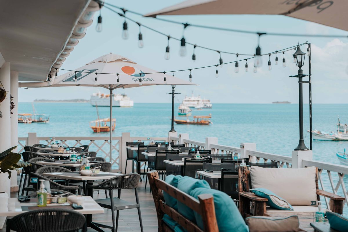 The $2,000 Waikiki Tourist Who Can't Read Your Menu: Why Multilingual QR Menus
