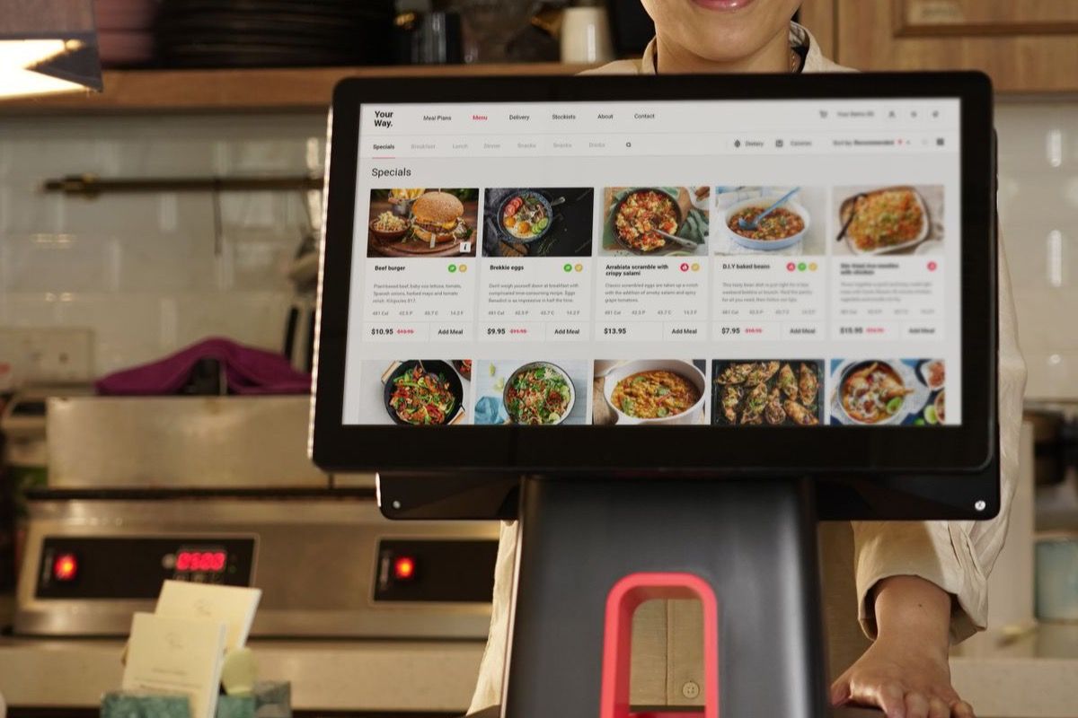 Chowly vs QRfood: Does Your Restaurant Need a Delivery Middleware?
