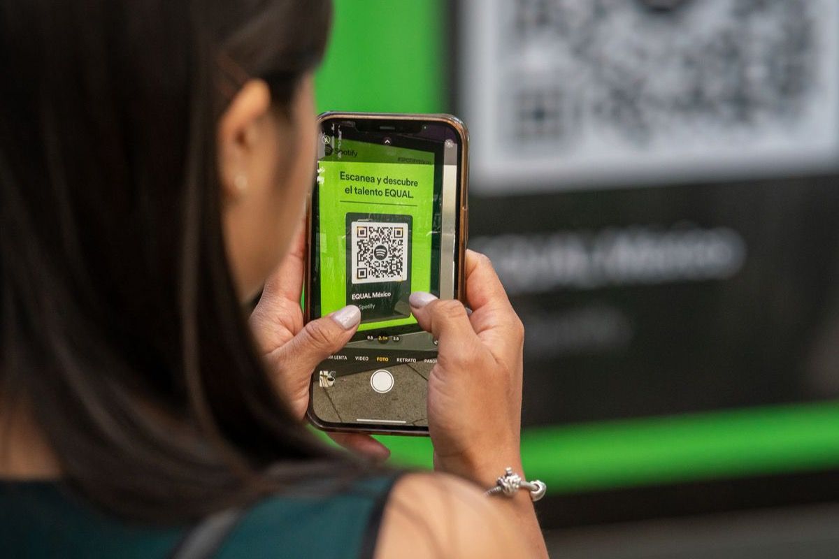 米国レストランの 62% が QR オーダーを導入:2026 年の成長データ