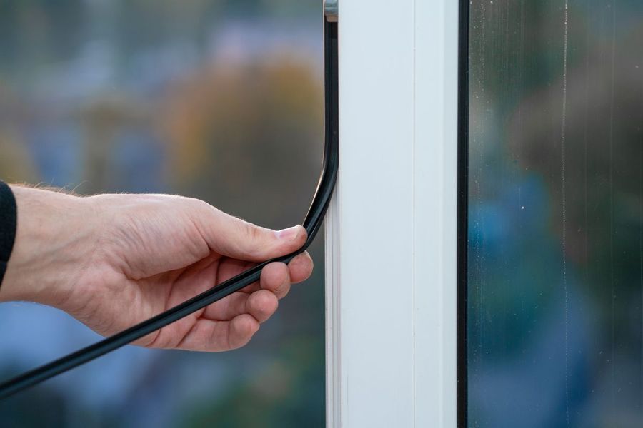 Window Seal Failure Explained: Causes, Fixes & Cost-Saving Tips