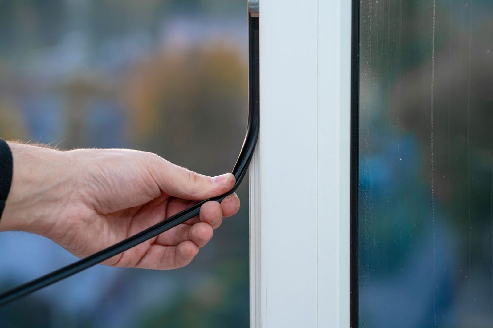 Window Seal Failure Explained: Causes, Fixes & Cost-Saving Tips