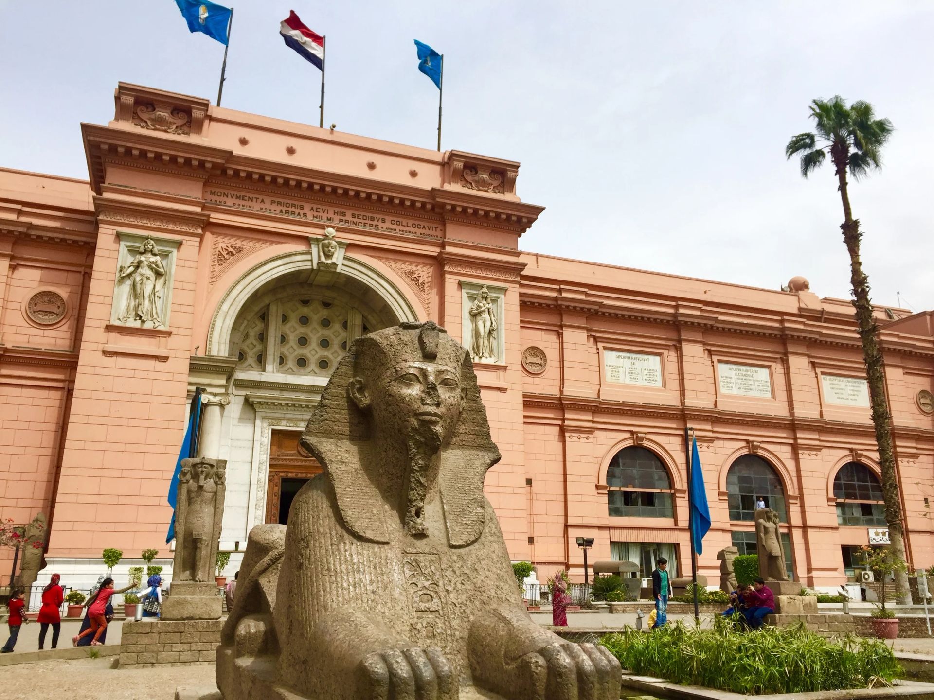 Fasada Muzeum Egipskiego w Kairze podczas prywatnej wycieczki z Marsa Alam