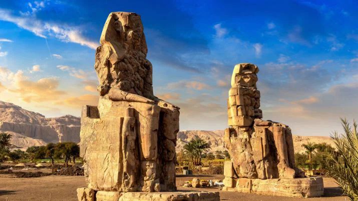 Kolosy Memnona w Luksorze podczas prywatnej wycieczki z Marsa Alam do Luksoru i Dendery