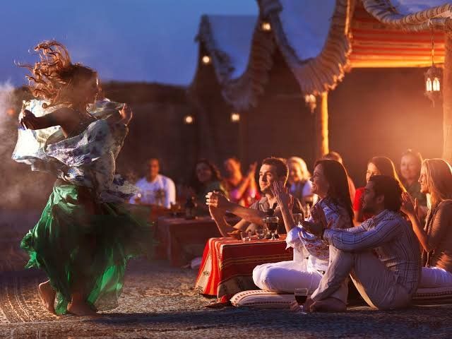 Wieczorny orientalny pokaz z tańcem brzucha podczas Super Safari z Marsa Alam