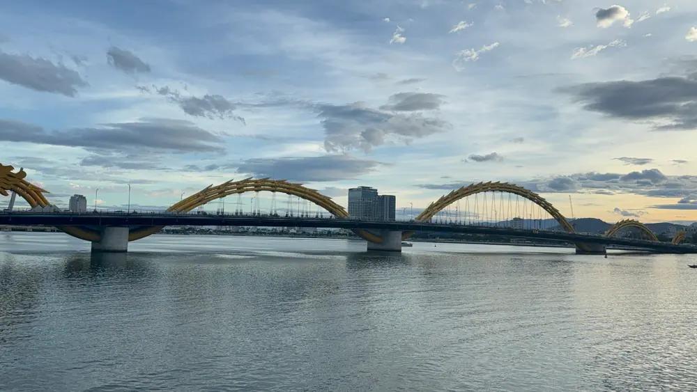 The golden arches of Dragon Bridge crossing the Han River at dusk