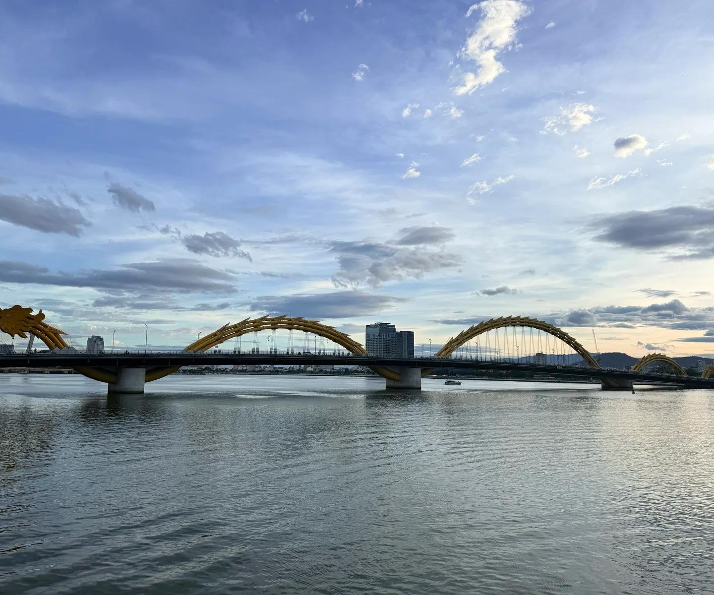 The Dragon Bridge over the Han River at dusk
