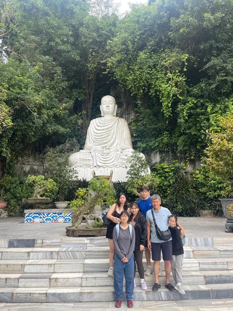 Guests in front of the white Lady Buddha statue on the Son Tra Peninsula