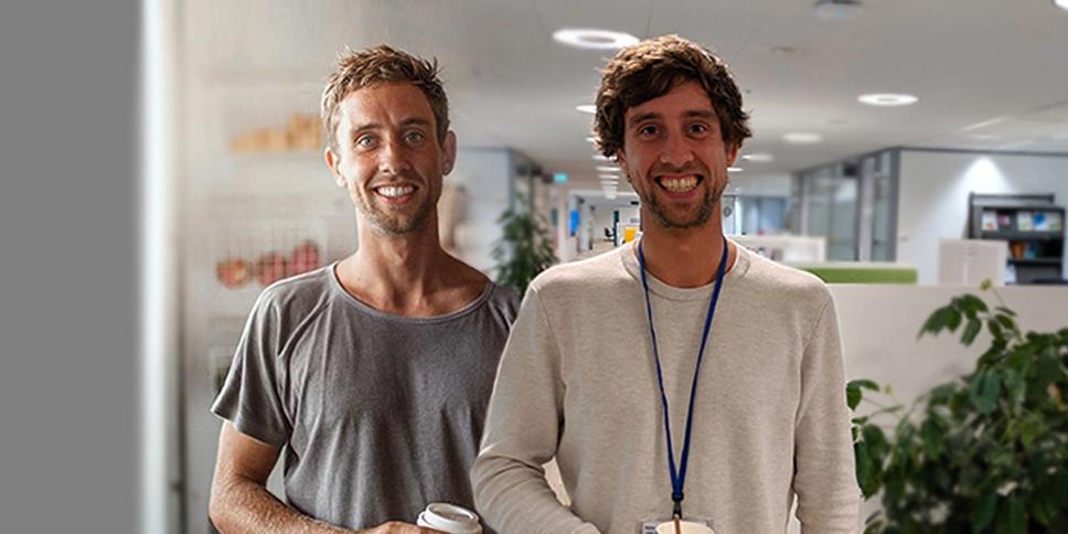 Als Digital Nomad in Bali (links) en als werknemer op kantoor in Nederland (rechts)