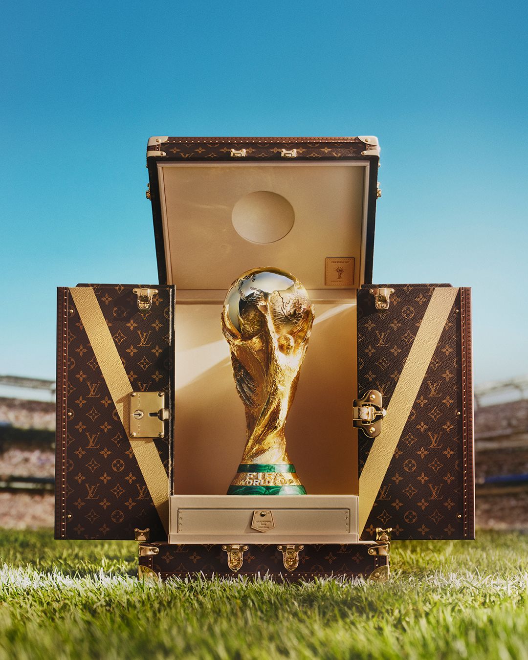 Louis Vuitton ケース 地球デザイン Louis Vuitton Named Official Supplier of FIFA World Cup 2026