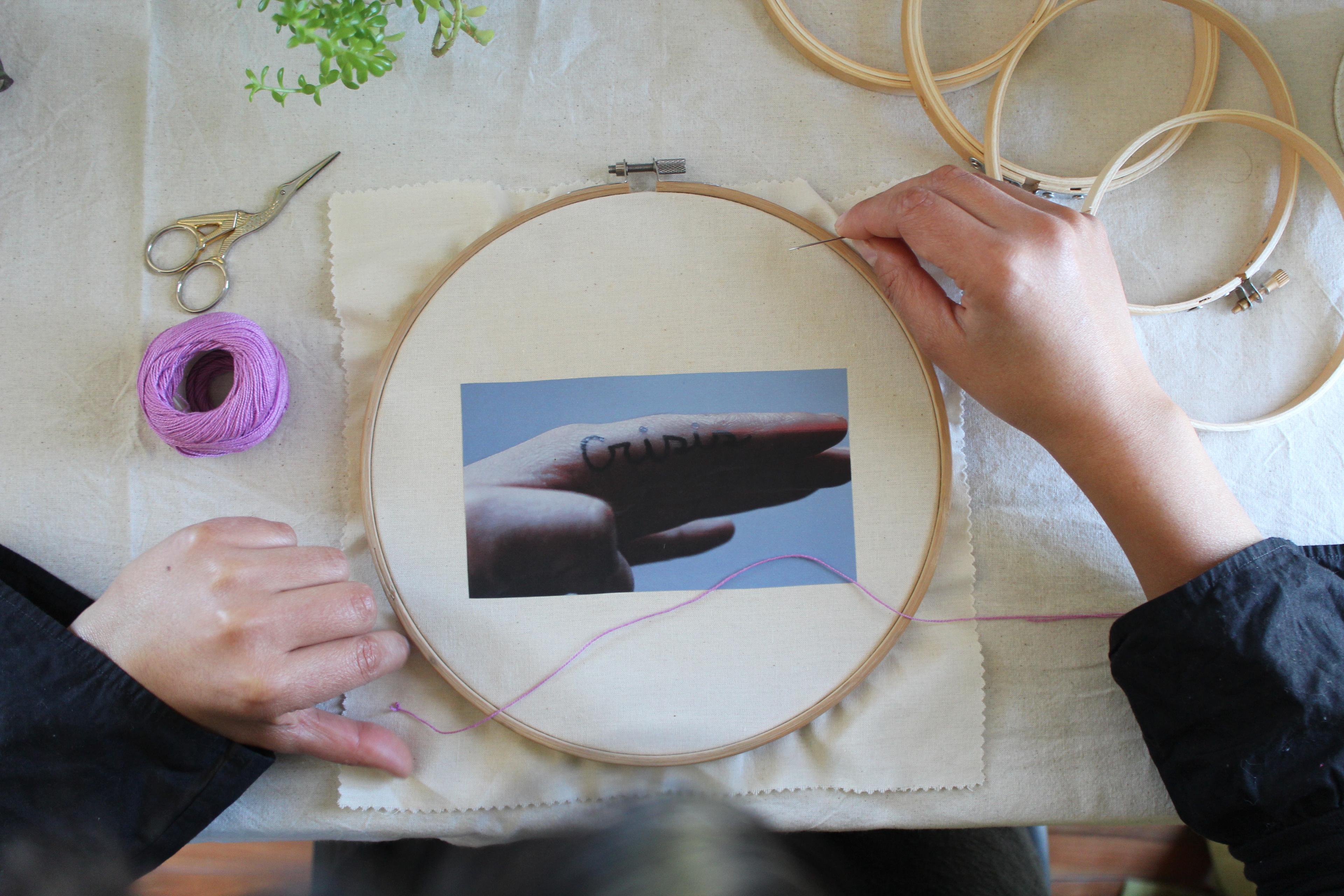 Fotogramas Bordados "Diario de ida y vuelta en crisis" (proceso).-main-image