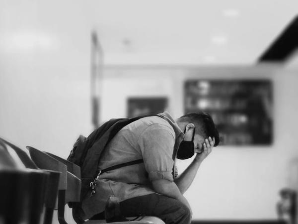 اضطراب اجتماعی در کشور جدید — چرا به وجود می‌آید و چطور بفهمیم طبیعی است یا نه