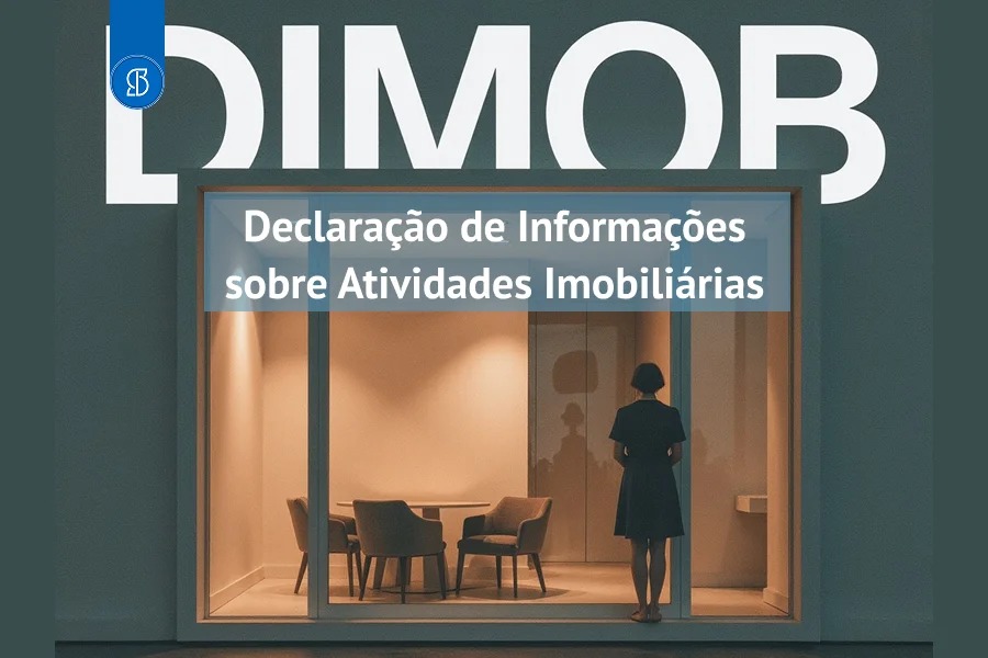Vitrine iluminada de uma imobiliária à noite, sob a sigla DIMOB