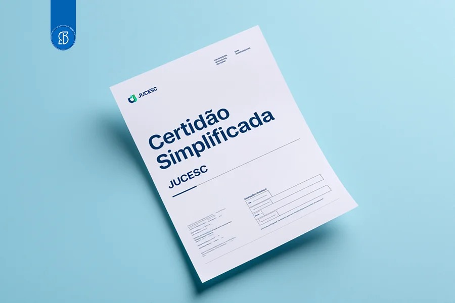 Folha de Certidão Simplificada da JUCESC inclinada sobre fundo azul claro