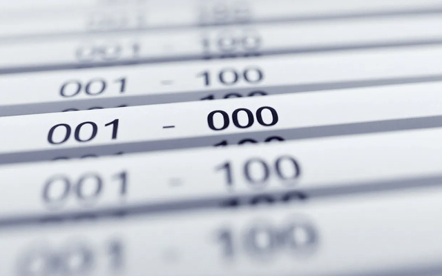 Imagem ilustrando um sistema de numeração sequencial de documentos fiscais, com destaque para números crescentes de notas fiscais de serviço (NFSe). A imagem representa a importância da organização e controle na emissão de documentos, essencial para a legislação tributária e a gestão financeira de prestadores de serviços.