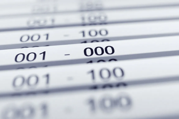 Imagem ilustrando um sistema de numeração sequencial de documentos fiscais, com destaque para números crescentes de notas fiscais de serviço (NFSe). A imagem representa a importância da organização e controle na emissão de documentos, essencial para a legislação tributária e a gestão financeira de prestadores de serviços.