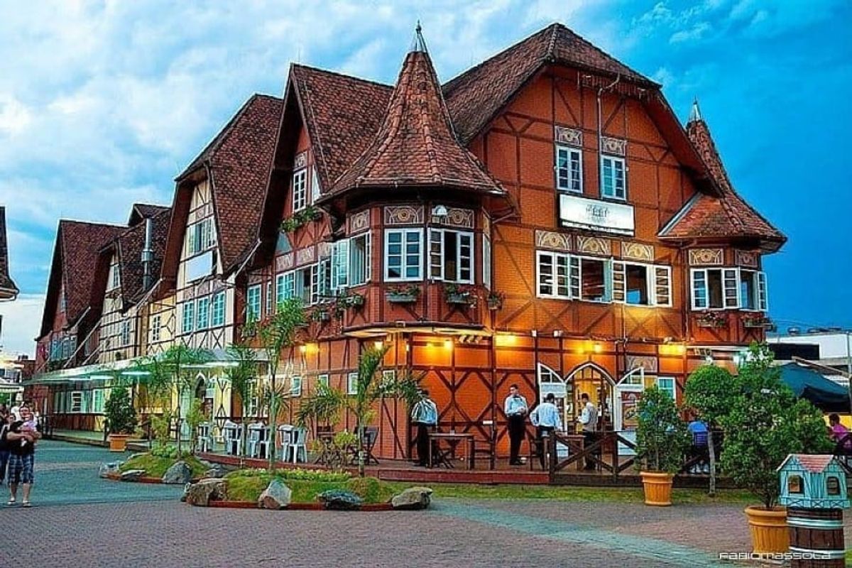 Foto mostra construção típica da Cidade de Blumenau