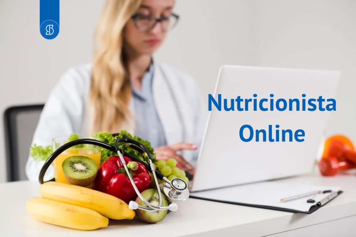 Foto de Nutricionista atendendo de forma online.