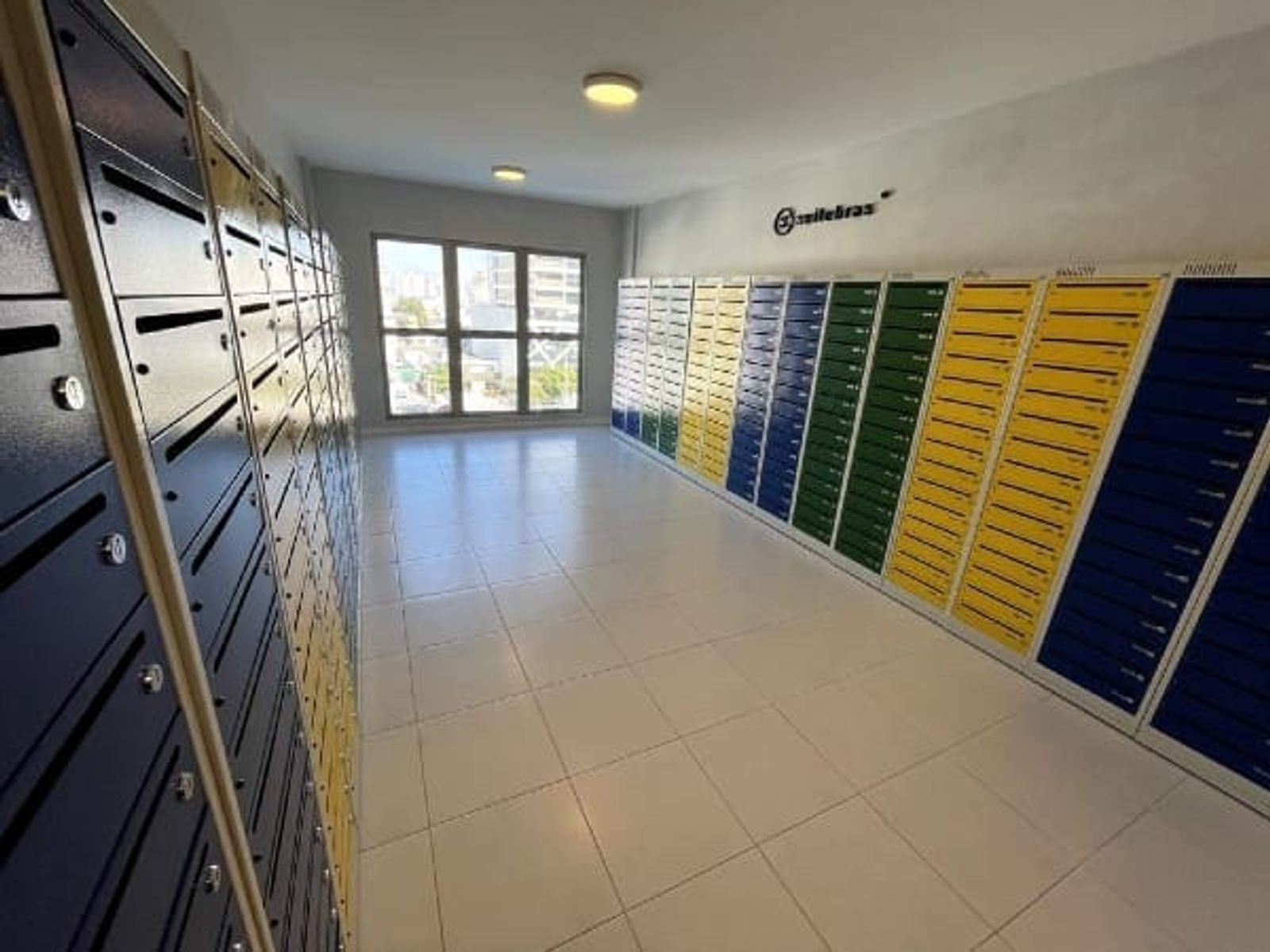 Armário no Escritório de Endereço Fiscal da Suitebras.