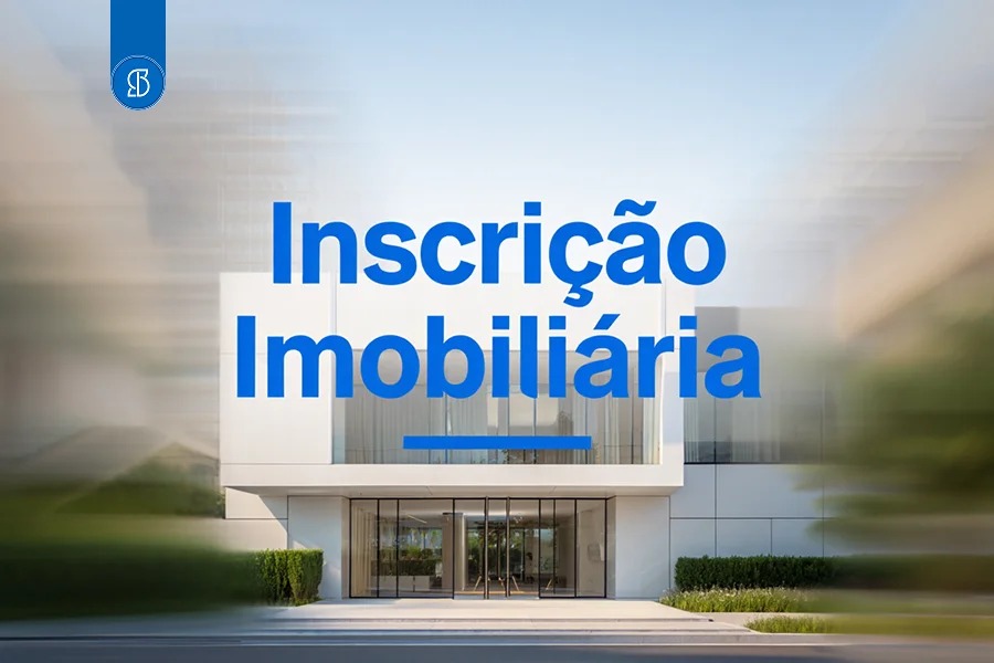 Edifício comercial branco visto de frente, com a inscrição Inscrição Imobiliária