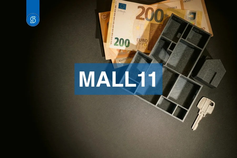 Maquete vazada de casa sobre notas de duzentos euros, com uma chave, com o código MALL11 em faixa azul ao centro