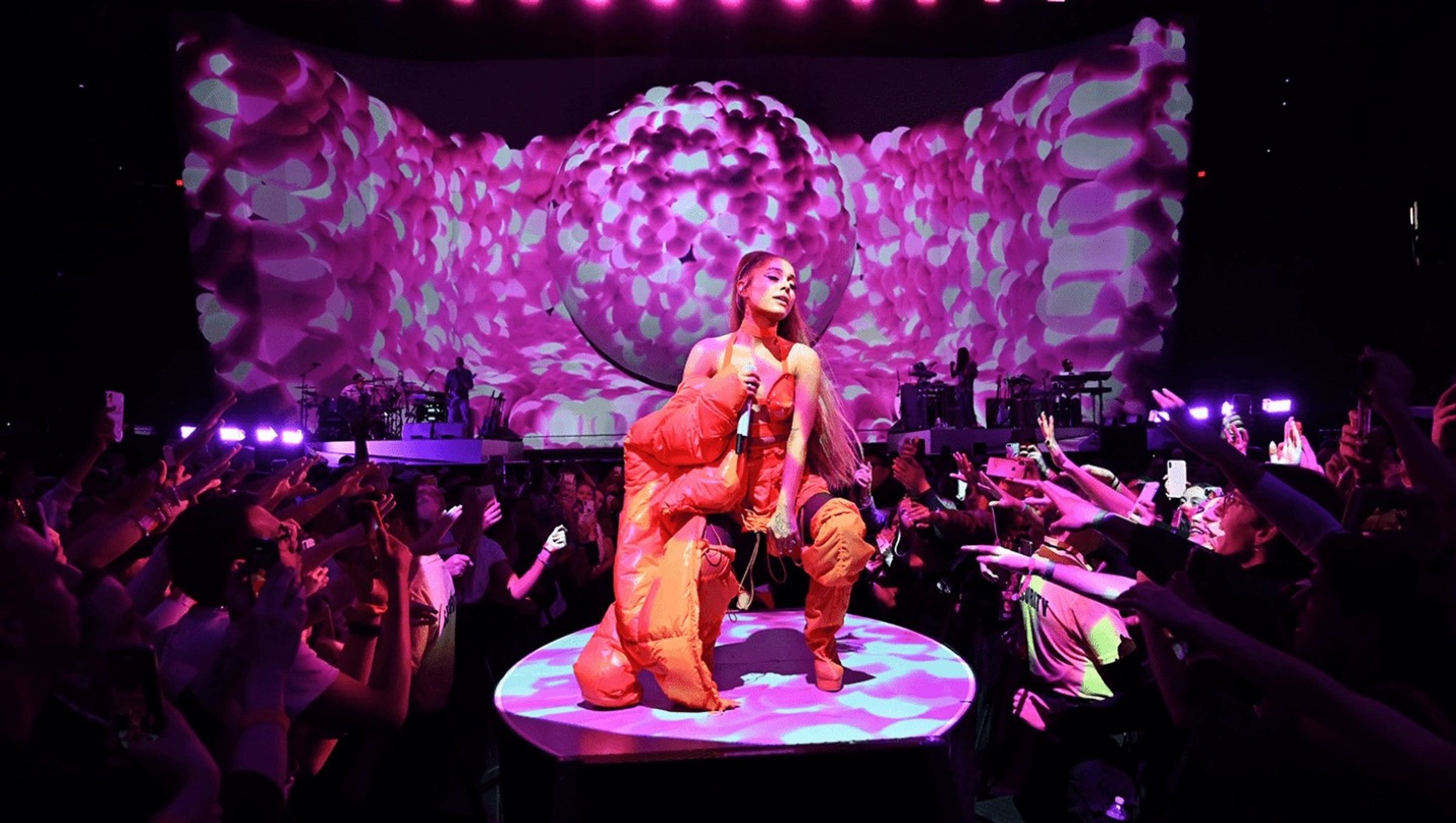 Ariana Grande Sweetener Tour, image 12
