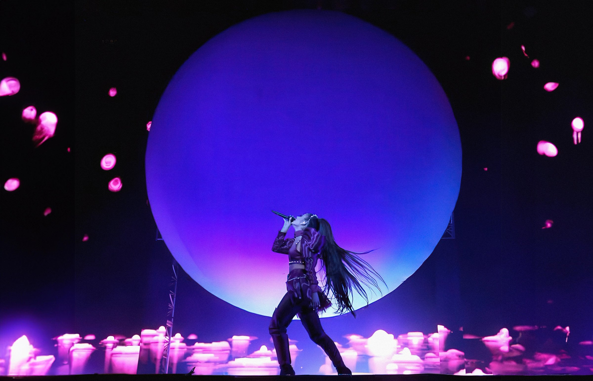 Ariana Grande Sweetener Tour, image 9