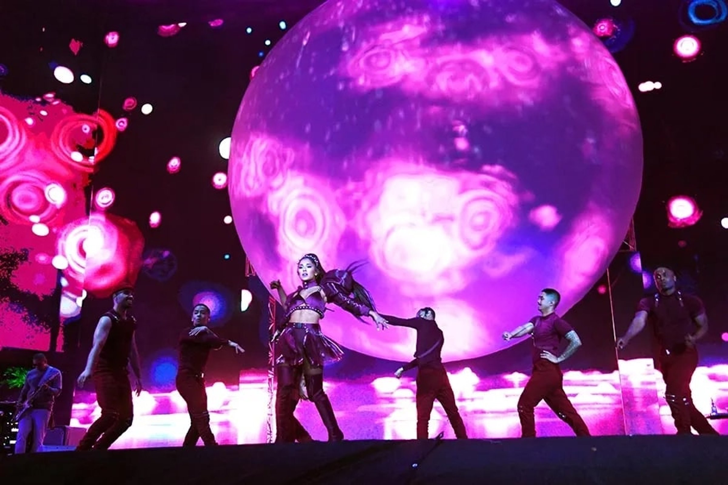 Ariana Grande Sweetener Tour, image 19