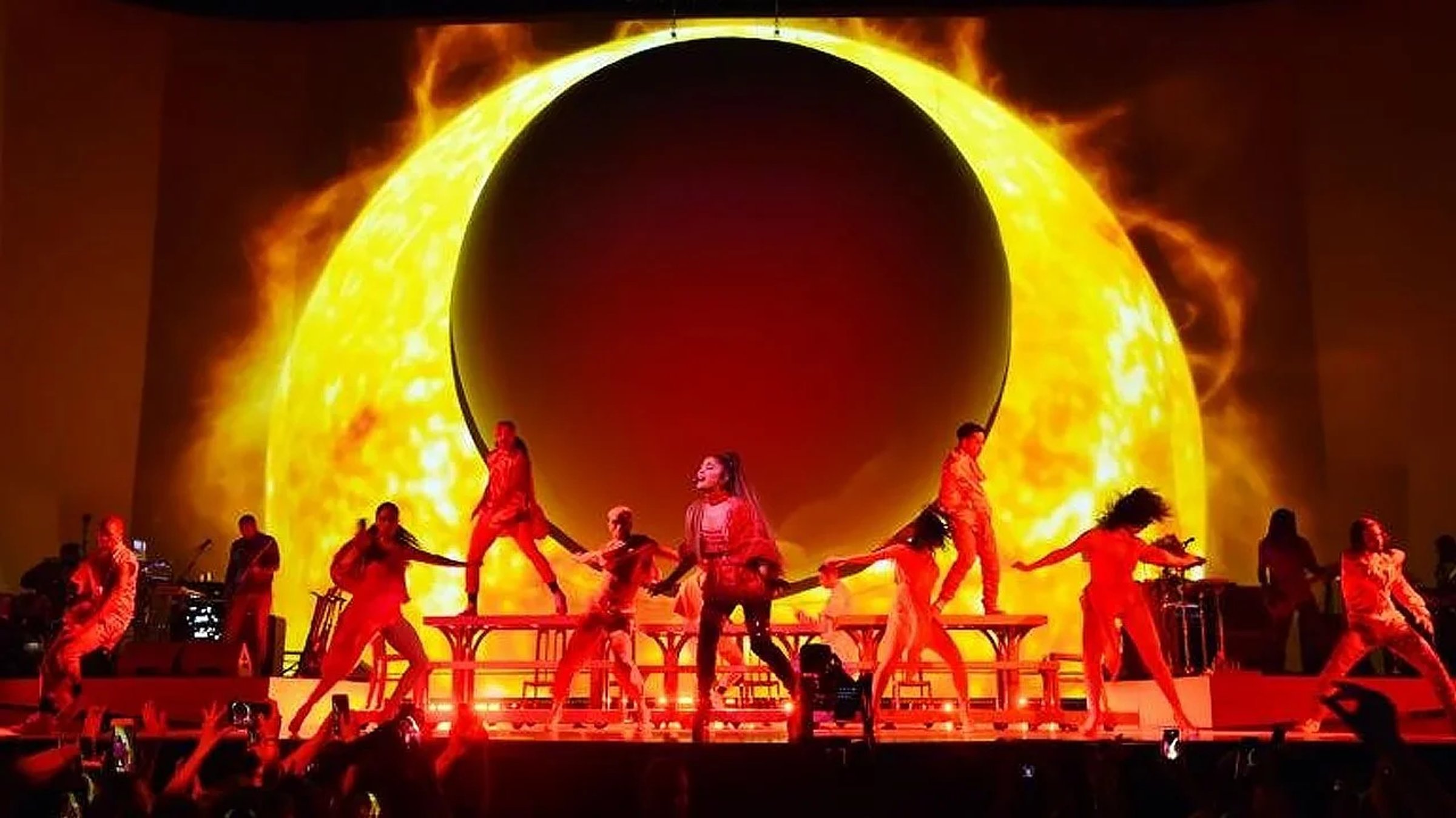Ariana Grande Sweetener Tour, image 6
