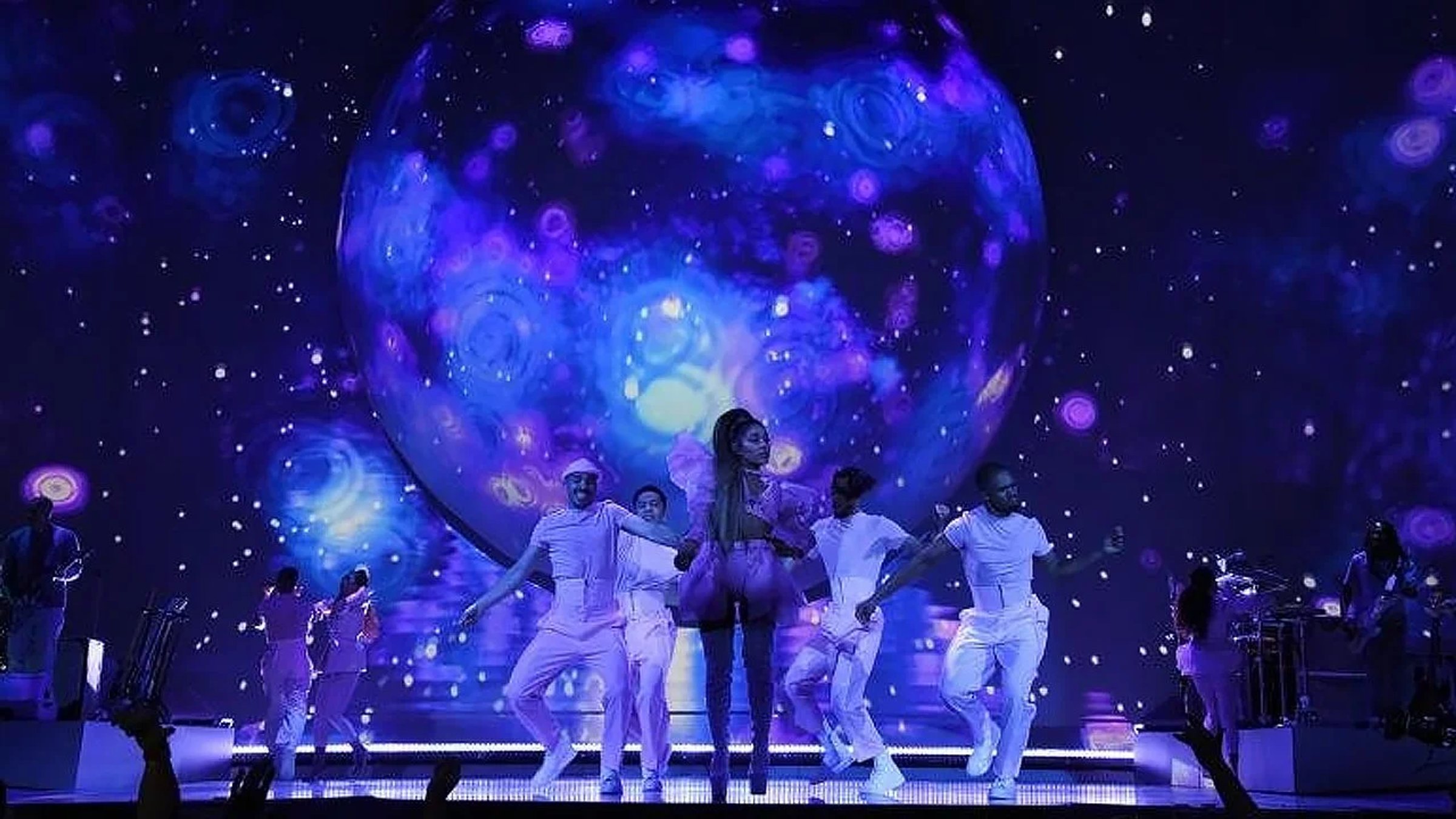 Ariana Grande Sweetener Tour, image 4