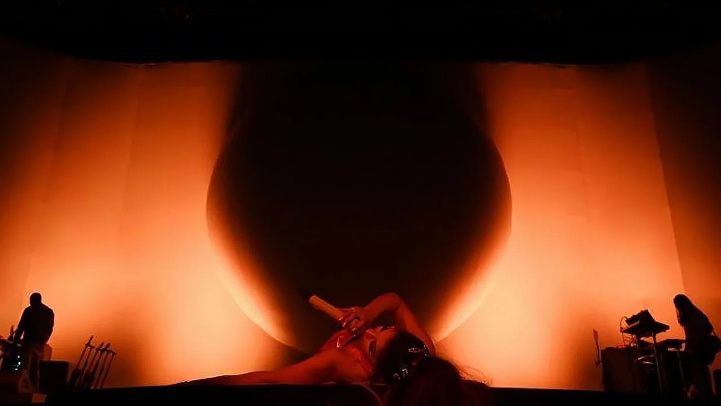 Ariana Grande Sweetener Tour, image 8