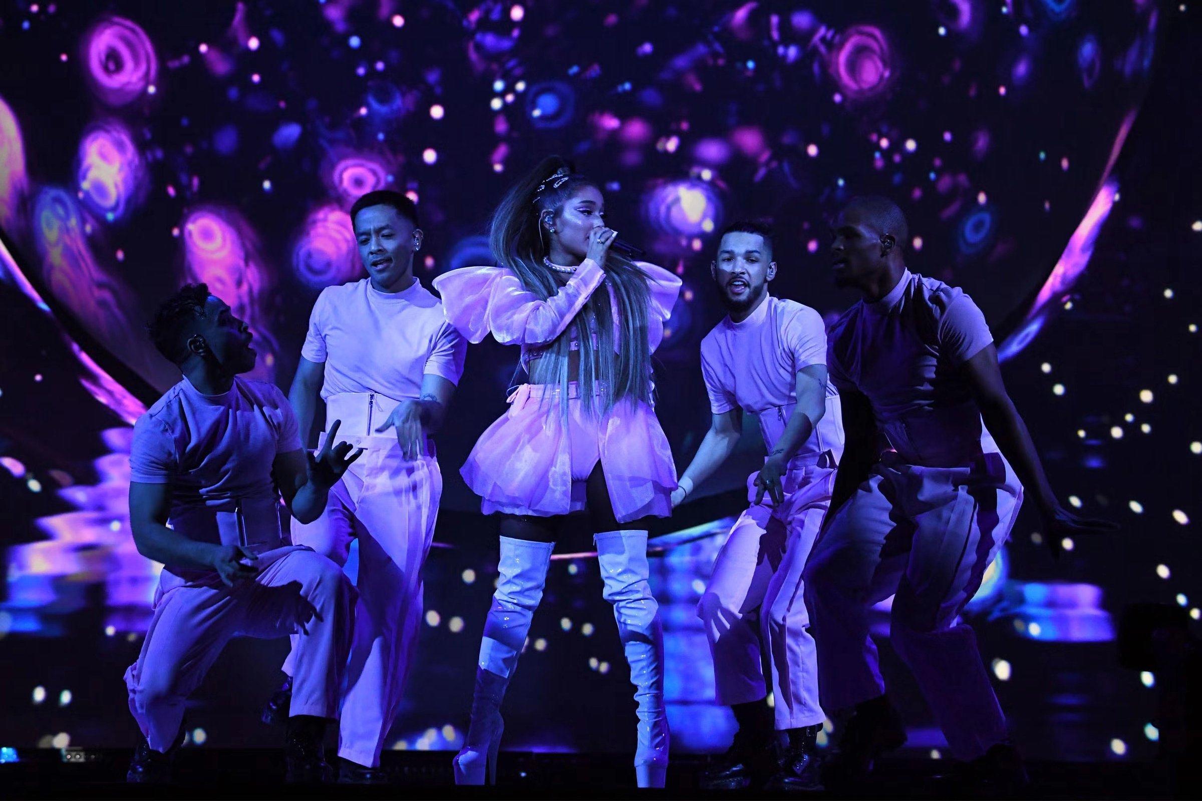 Ariana Grande Sweetener Tour, image 18