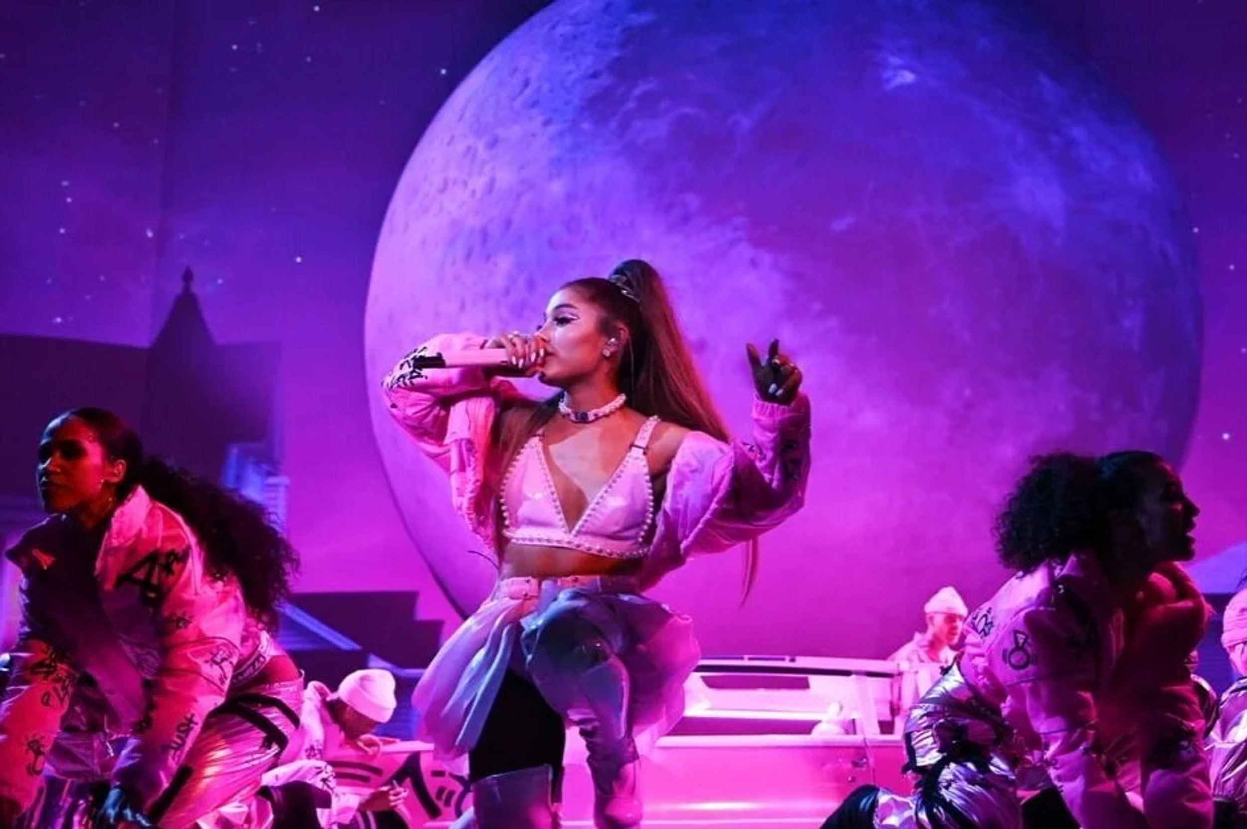Ariana Grande Sweetener Tour