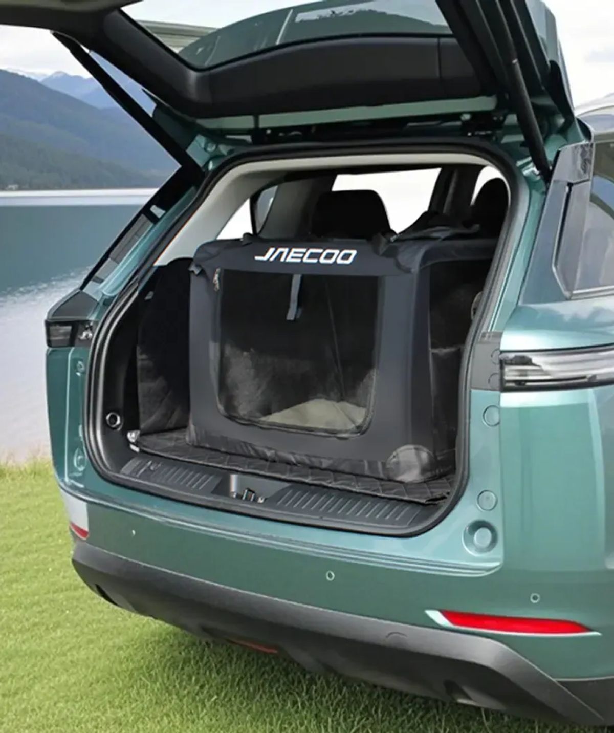 JAECOO pet crate loaded in the boot of a JAECOO with the tailgate open