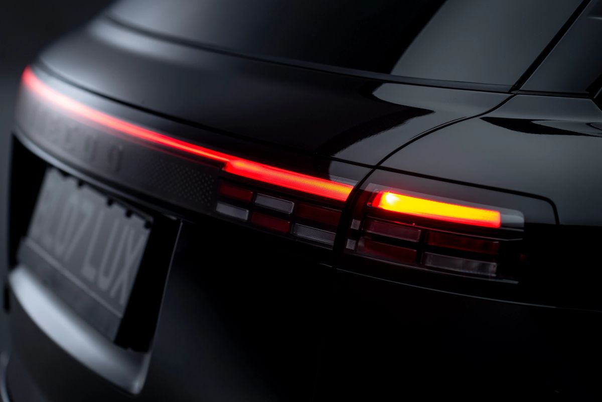 JAECOO 7 Black Luxury full-width taillight
