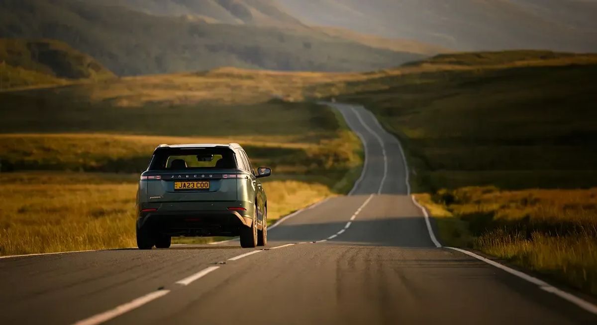 JAECOO E5 driving with confidence