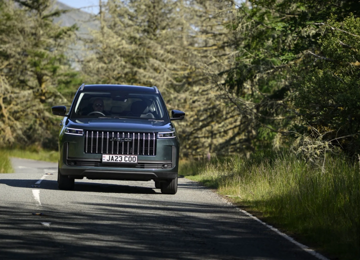 A JAECOO 5 on a forest road