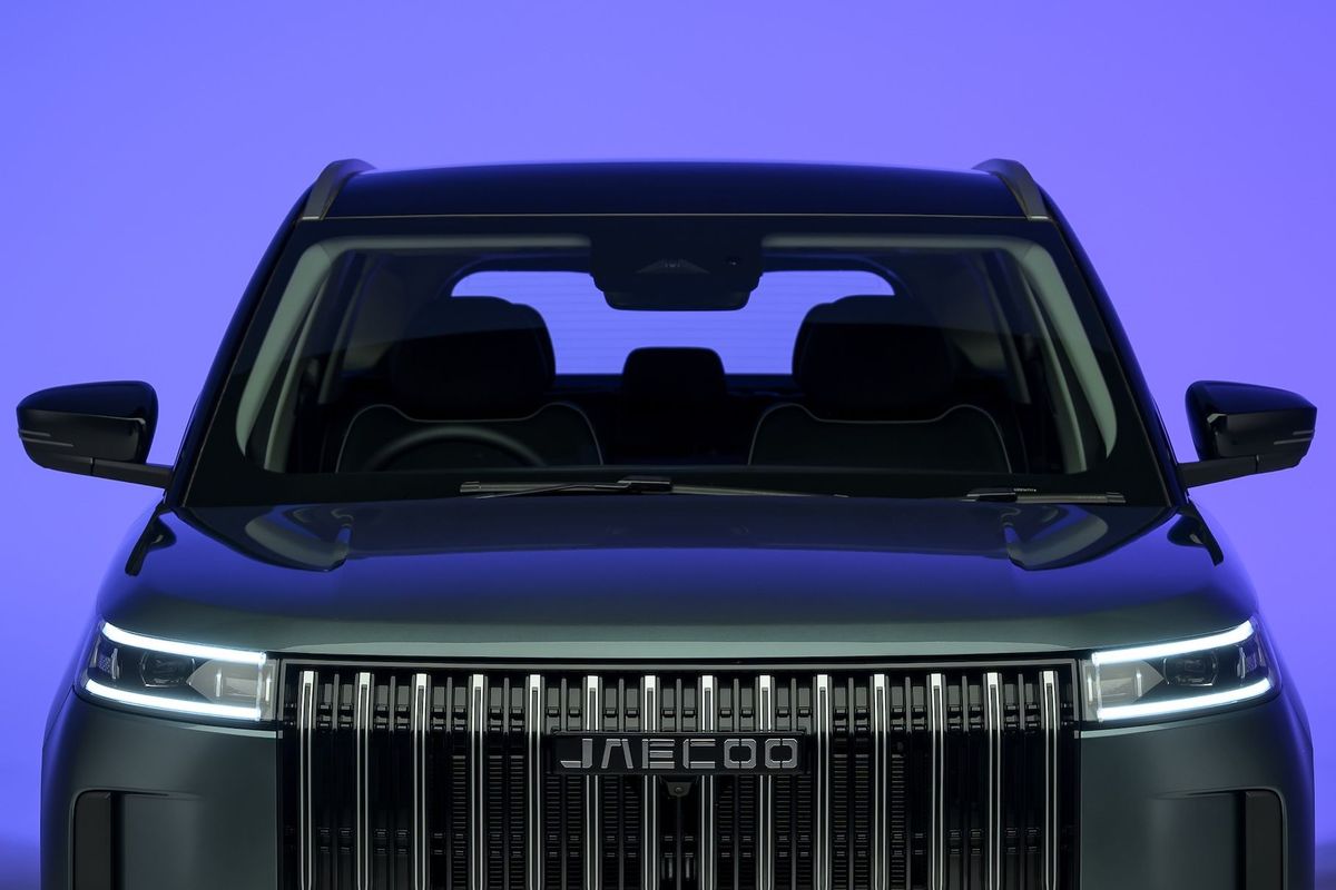 JAECOO 5 bonnet with hidden front wipers