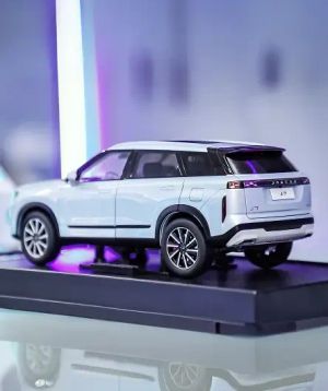 Die-cast JAECOO 7 scale model, rear three-quarter view